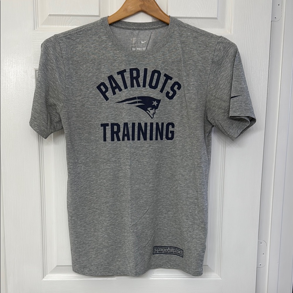 Men’s L Nike Athletic Cut Gray Short-Sleeve Patriots Training Tee